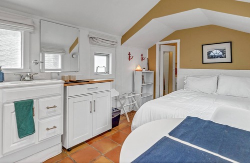 Stinson Beach Apartment | Tiny House - Big Value - Steps from the Ocean