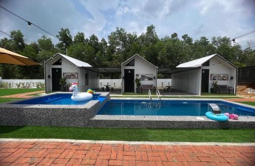 Taman Pilah Jaya Bed & Breakfast | Tiny house D’pilah