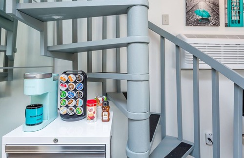 Waynesboro House | TINY HOUSE+fun+luxe+mod+EV charger+Fast Wifi+W/D+kitchen