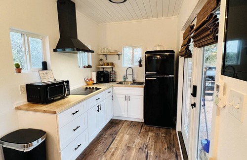 Mason House | Tiny House Getaway retreat on 32 secluded acres!