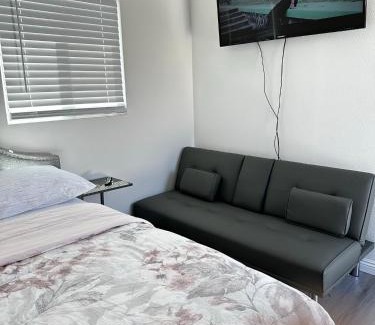 Moreno Valley Other | Tiny house in the heart of MOVAL private freeparking Netflix