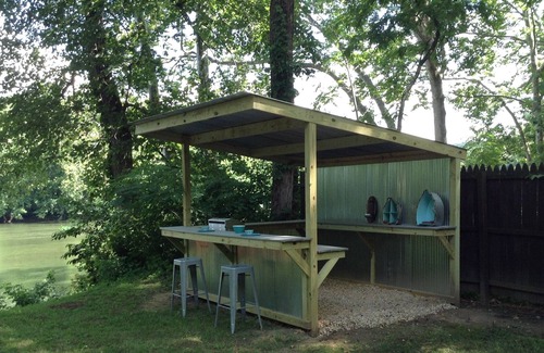 Luray Cabin | Tiny House, Riverfront, Firepit, Outdoor Shelter, Floating Dock, Sat. TV