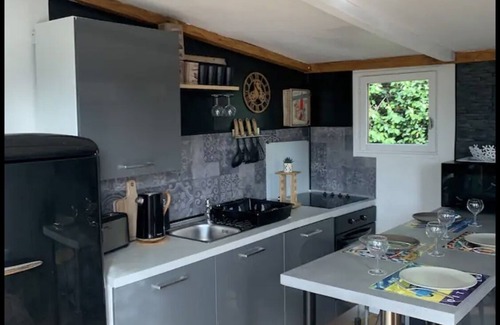 Montaud Ski Chalet | Tiny house with private Jacuzzi overlooking the pool