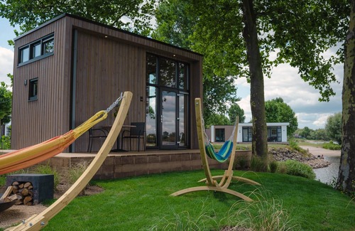 Maurik Apartment | Tiny River House 2 Guest