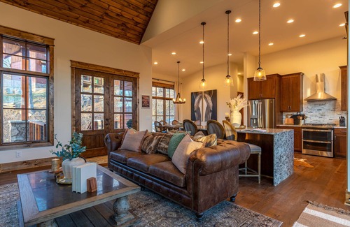 Banner Elk House | Tipsy Elk at Eagles Nest - New Home with Hot Tub, Shuffleboard, & Firepit!