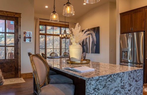 Banner Elk House | Tipsy Elk at Eagles Nest - New Home with Hot Tub, Shuffleboard, & Firepit!