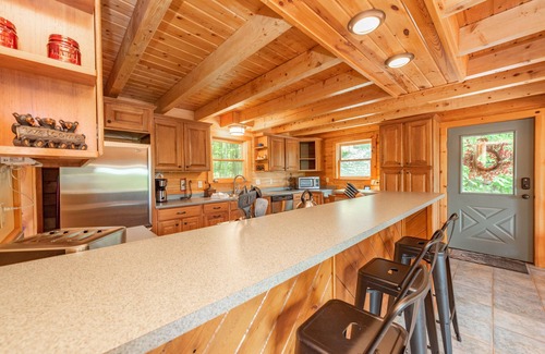 Swanton House | Tipsy Timber Lodge: Lake Access, Hot Tub, Dock Slip, 2 Fireplaces!