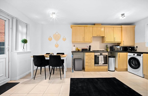 Tipton House | Tipton Escape Haven Modern 3 Bed House Sleeps 6