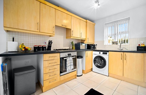 Tipton House | Tipton Escape Haven Modern 3 Bed House Sleeps 6