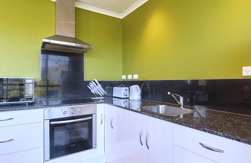 Akaroa Cottage | Tiro Treasure - Akaroa Holiday Home