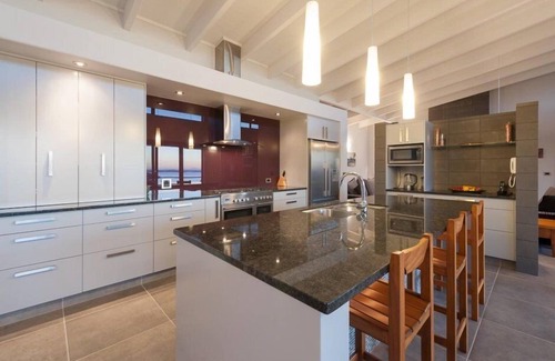 Russell House | TIROROA : Gorgeous and Private Bay of Islands Home