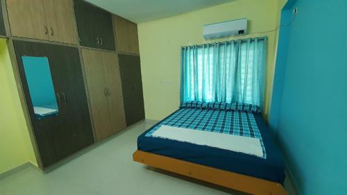 Tirupati Apartment | Tirupati Homestay - 2BHK AC Family Apartments near Alipiri and Kapilatheertham - Walk to A2B Veg Restaurant - WiFi - Android TV - Easy access to Tirumala