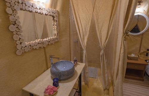 Khamlia Bed & Breakfast | Titanic Merzouga Camp