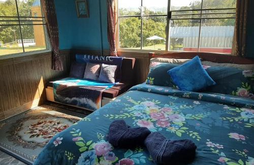Suan Phueng Bed & Breakfast | Titanic Park