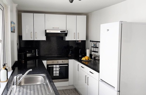Belfast House | Titanic The Lady - 3 Bed Townhouse