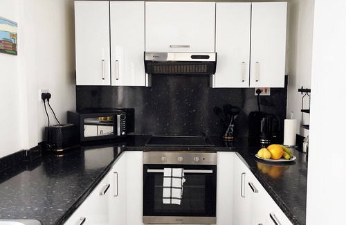 Belfast House | Titanic The Lady - 3 Bed Townhouse