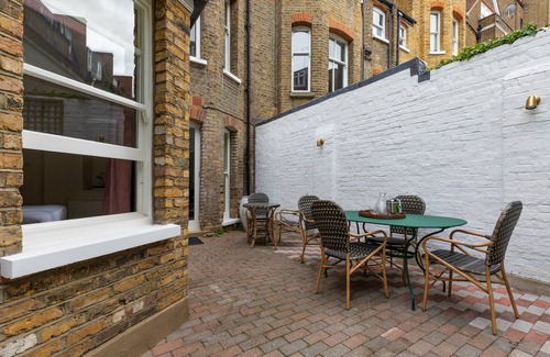 Chelsea Apartment | Tite Street IX by onefinestay