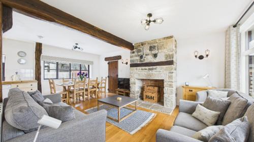 Ryde House | Tithe Barn a Stunning family home with panoramic views