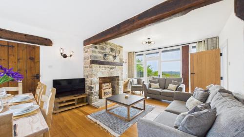 Ryde House | Tithe Barn a Stunning family home with panoramic views