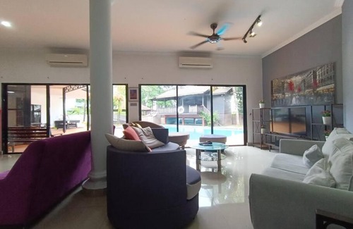 Titiwangsa Villa | Titiwangsa9 Bungalow Pool Villa