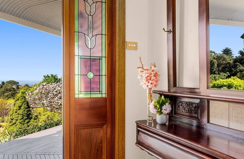 Kurrajong Heights House | TIVERTON- TRANQUIL MOUNTAINS ACCOMMODATION IN A GARDEN SETTING - SPECIALS ON NOW !