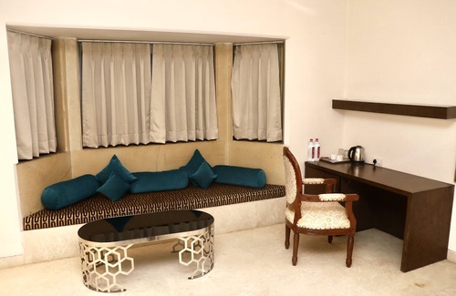 Bhiwadi Hotel | Tivoli Heritage Palace