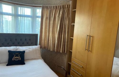 Manor Apartment | TJ Homes - One double bed room with garden view - Next to tube station