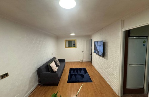 Plaistow Apartment | TKS | Clean & Modern 1 Bedroom Apartment (Plaistow, London)