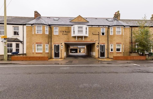 Cowley Apartment | TM - Rana Court 1 Bedroom apartment with balcony