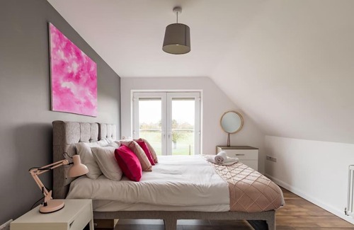 Cowley Apartment | TM - Rana Court 1 Bedroom apartment with balcony