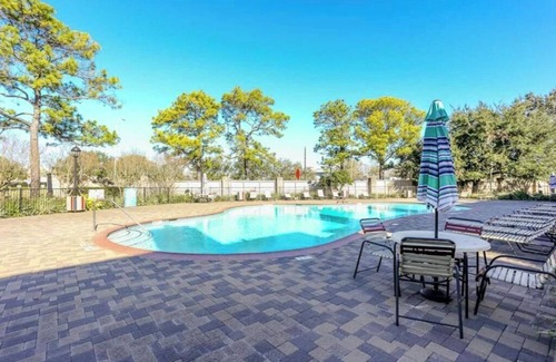 Astrodome House | ⭐️⭐️⭐️⭐️⭐️TMC Home of Art Classic❤️2 KING Suites✔️2 🚙Garage♻️🎗