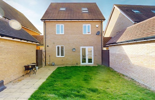 Stanford-le-Hope House | Tms Lovely 5-Bed House in Stanford-le-Hope