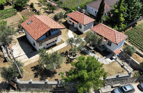 Berat House | tnCozy Bungalow in charming Roshnik Village 103