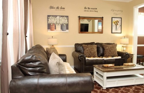 Fort Riley House | TNT Sunflower Retreat - Milford Lake, Ft Riley, K-State
