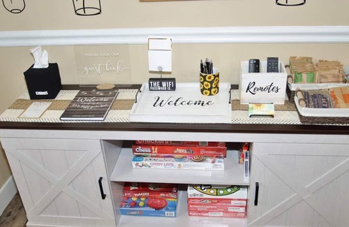 Fort Riley House | TNT Sunflower Retreat - Milford Lake, Ft Riley, K-State