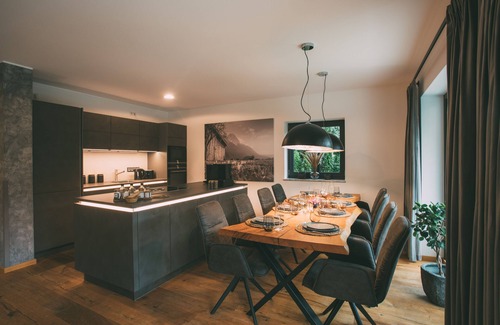 Garmisch-Partenkirchen Apartment | To pamper yourself: Whirlpool, sauna, relaxation area, garden, barbecue, view of the mountains