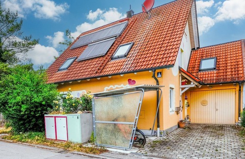 Feldmoching Apartment | To the realm of angels