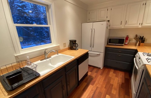Sugar Hill Cabin | Toad Hill Hideaway - Franconia NH Mountainside Cabin.