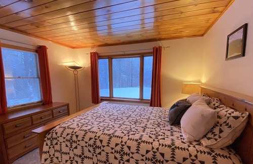 Sugar Hill Cabin | Toad Hill Hideaway - Franconia NH Mountainside Cabin.