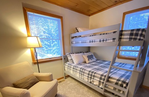 Sugar Hill Cabin | Toad Hill Hideaway - Franconia NH Mountainside Cabin.