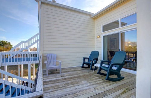 Holden Beach House | Toadally Relaxin' - Open Sunny Floor Plan - Bring Your Dog!