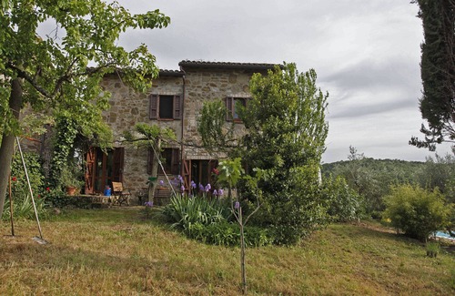 Acqua Loreto House | Todi - holiday home in hillside situation with pool, superb view to Valley Tiber