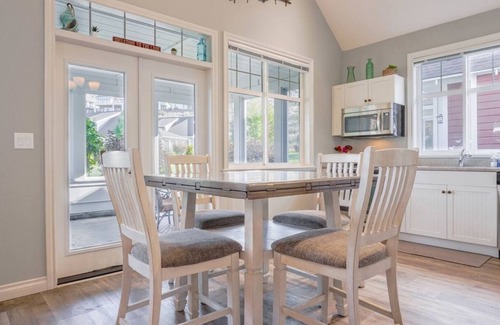 Okanagan-Similkameen House | Toes in the Sand! 3-Bedroom Cottage right by the Pools & close to the Beach