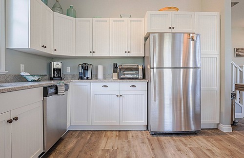 Okanagan-Similkameen House | Toes in the Sand! 3-Bedroom Cottage right by the Pools & close to the Beach