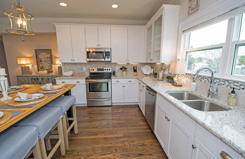 Miramar Beach House | TOES IN THE SAND: Fall 2025, book 3 nights, get 4th night FREE!