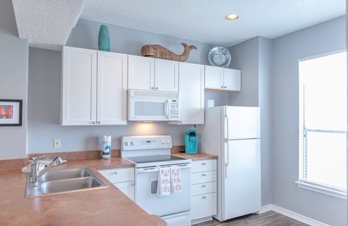 Corpus Christi Condo | Toes In The Water | Pet Friendly, Fitness Center!