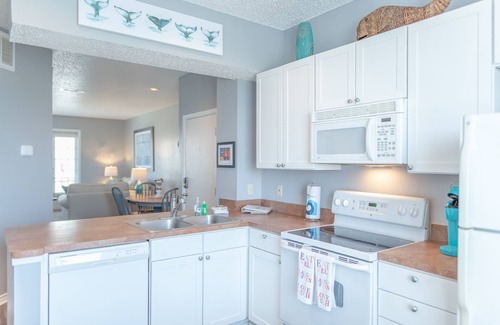 Corpus Christi Condo | Toes In The Water | Pet Friendly, Fitness Center!
