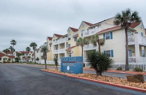 Corpus Christi Condo | Toes In The Water | Pet Friendly, Fitness Center!