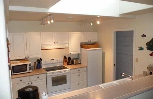 Tofino House | Tofino Beach Oasis on World Famous Chesterman Beach!