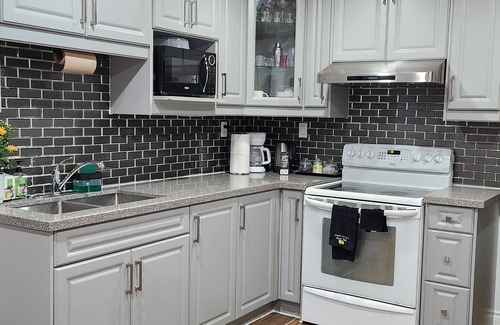 Courtice House | Together Time Getaway, Just 5 Mins to Hwy 401